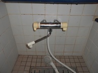 浴室壁付サーモスタット混合水栓取替工事