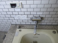 浴室定量止水式壁付サーモスタット混合水栓取替工事